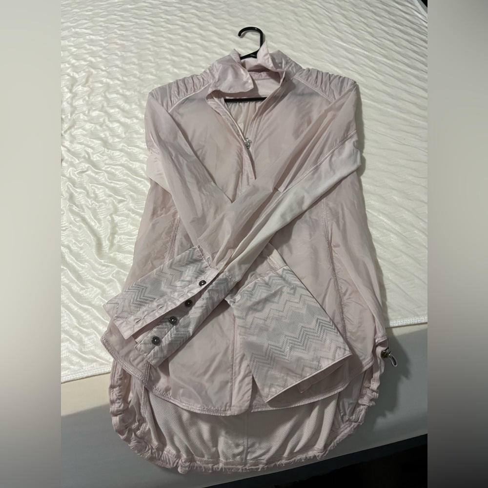 Lululemon rain repellent top